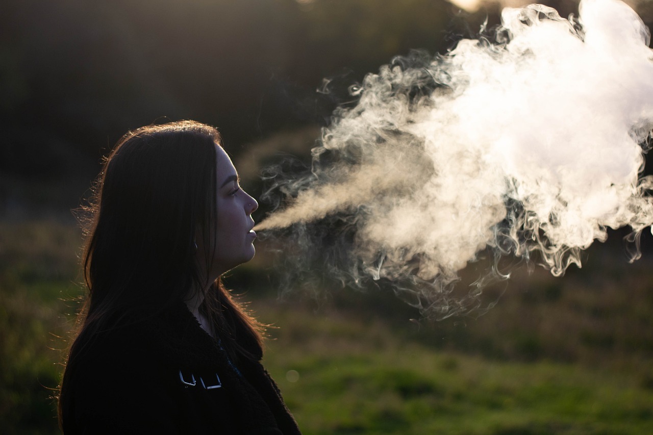 Cloud-Chasing: Grosse Dampfwolken dank leistungsstarken E-Zigaretten.